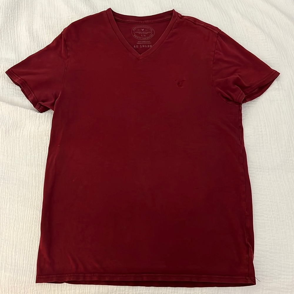 AE Maroon V-neck shirt large